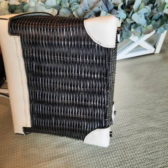 BOTKIER LARGE LENNOX LUNCHBOX CROSSBODY / HANDBAG IN BLACK AND WHITE - Picture 5 of 9